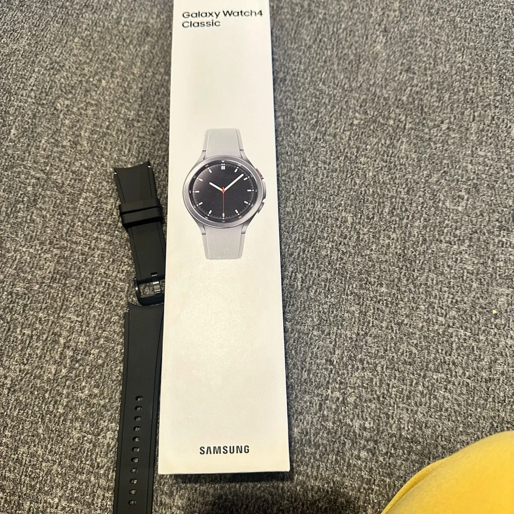 Samsung Galaxy Watch4 Classic - Gray